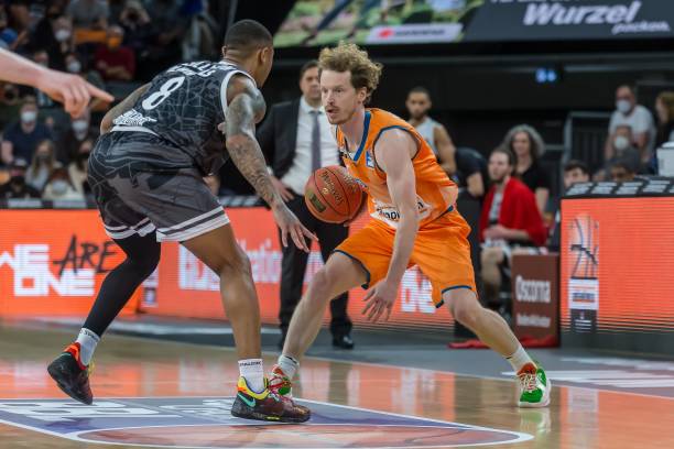 更为一线队 更为一线队